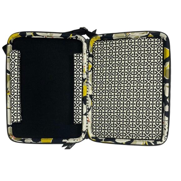 EUC - Vera Bradley Dogwood IPAD-Tablet Hard Zip Case - Picture 4 of 6